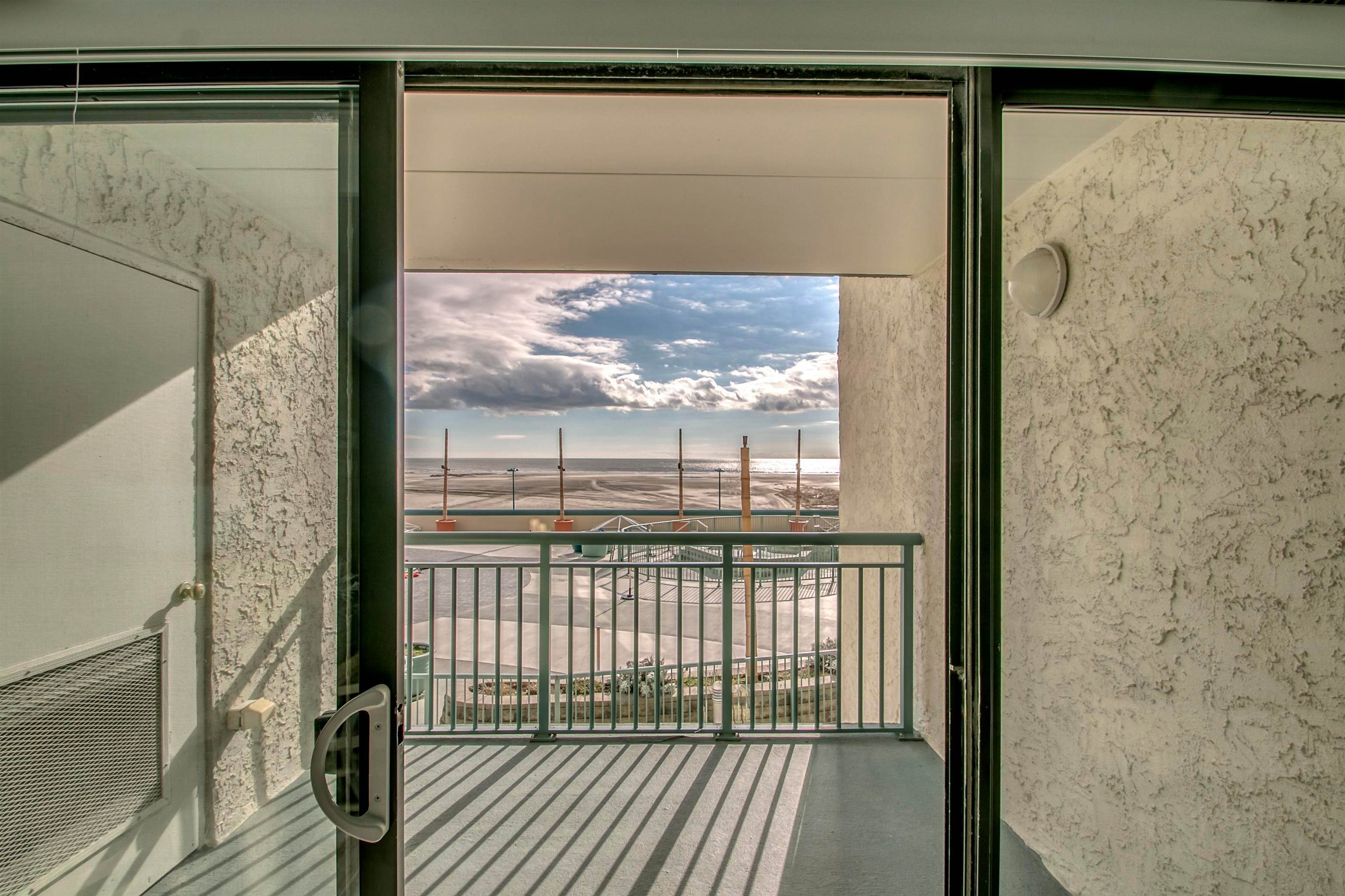 16. Condominiums for Sale at 5301 Ocean Avenue Wildwood, New Jersey 08260 United States