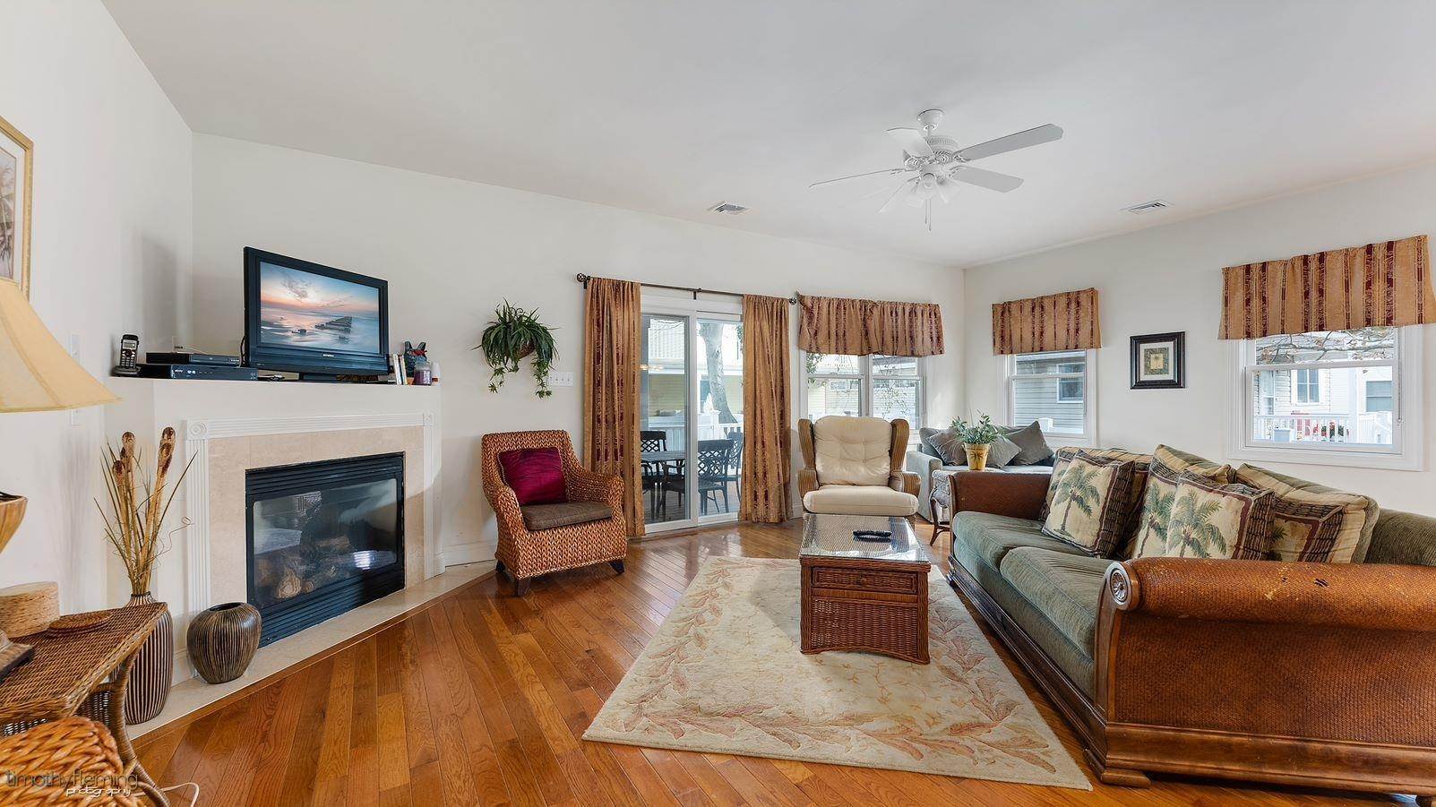 10. Condominiums for Sale at 149 W Buttercup Road Wildwood Crest, New Jersey 08260 United States