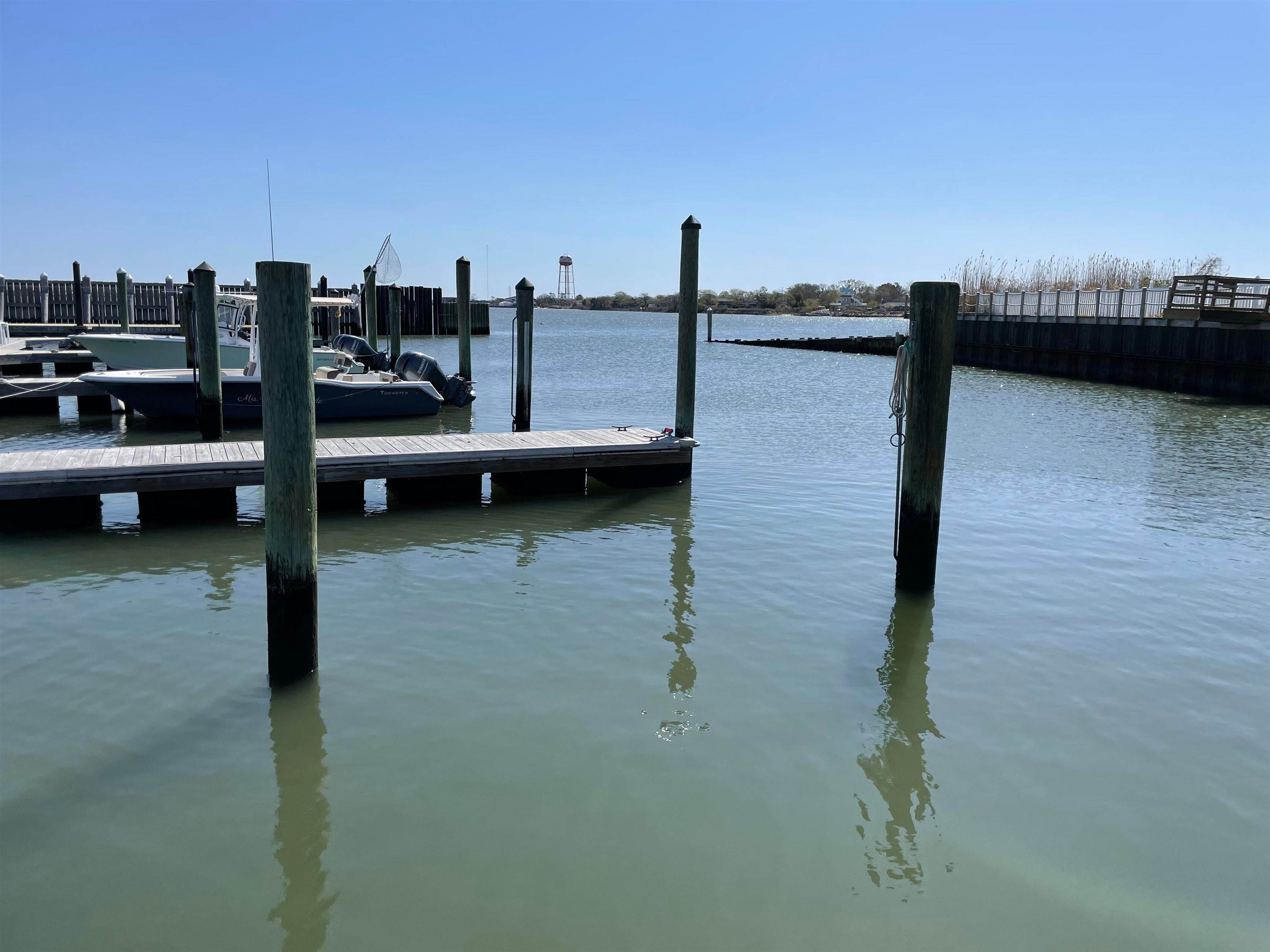 15. Single Family Homes for Sale at 36 Harbor Cove Cape May, New Jersey 08204 United States
