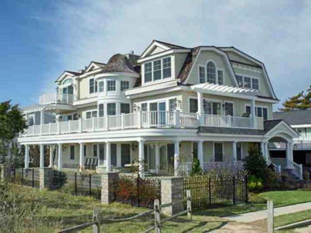 Single Family Homes 为 销售 在 100 70th Street 阿瓦隆, 新泽西州 08202 美国