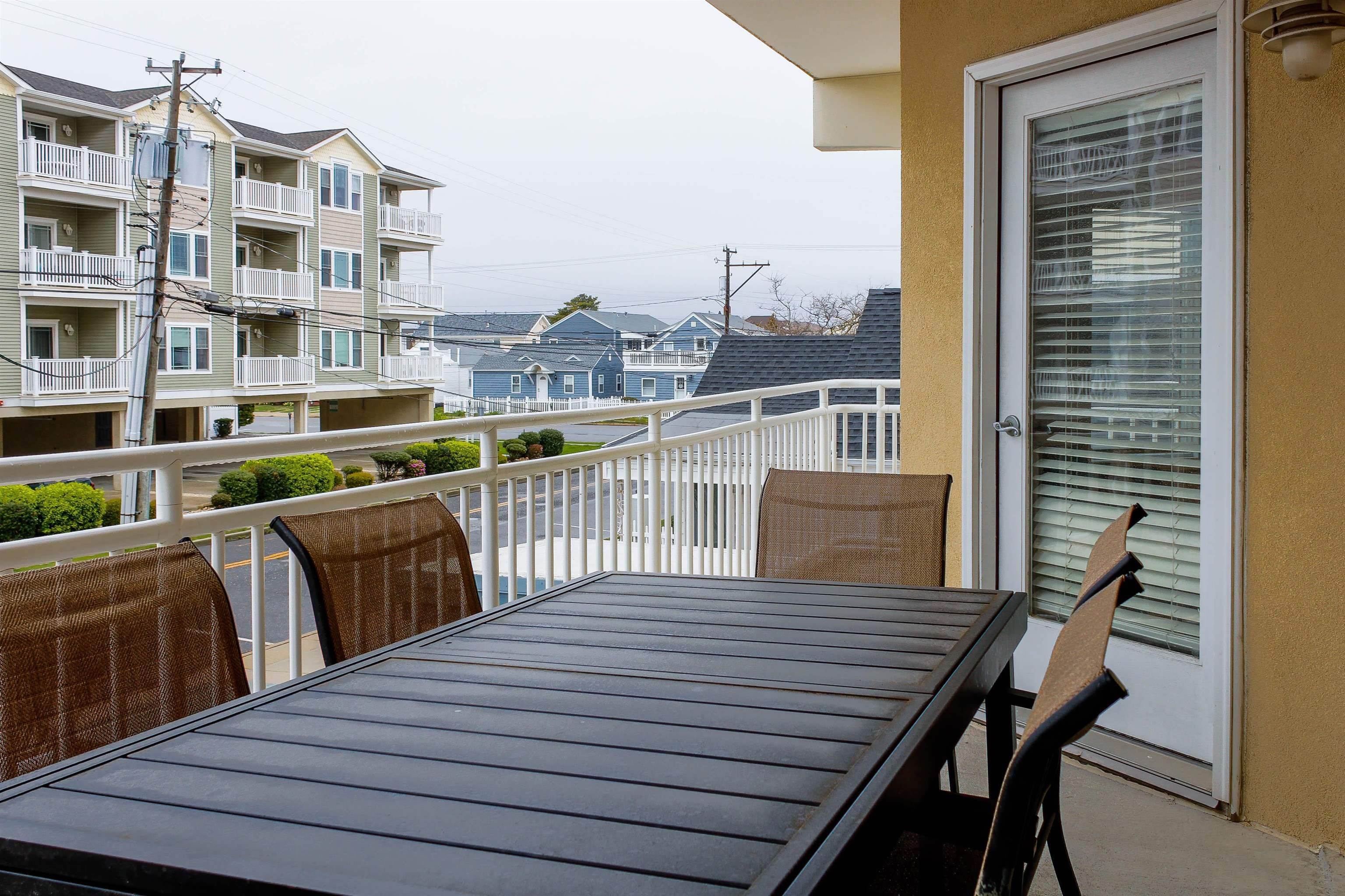 17. Condominiums for Sale at 411 E Morning Glory Road Wildwood Crest, New Jersey 08260 United States