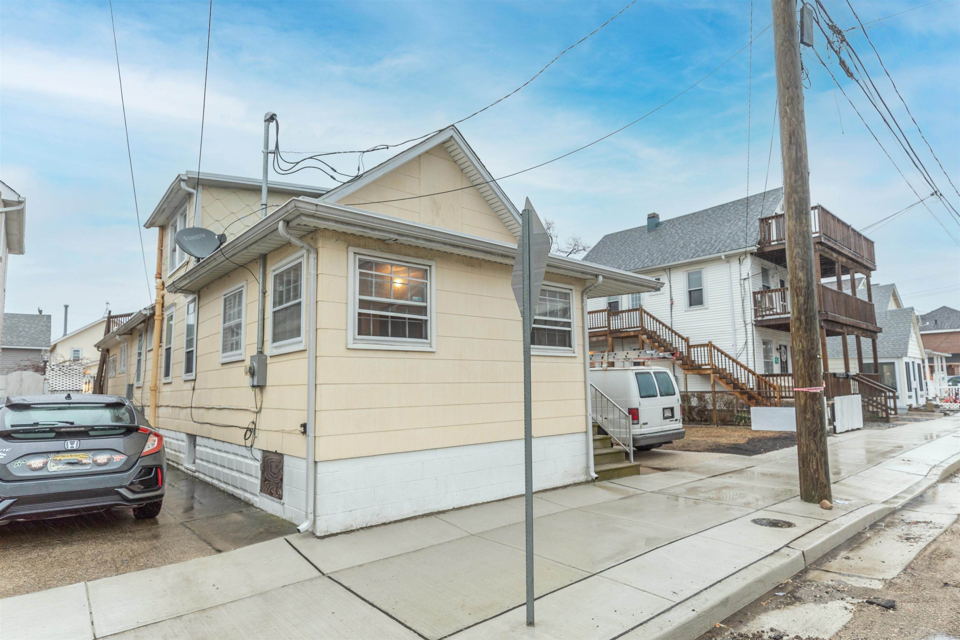 17. Multi-Family Homes for Sale at 333 W Andrews Avenue Wildwood, New Jersey 08260 United States