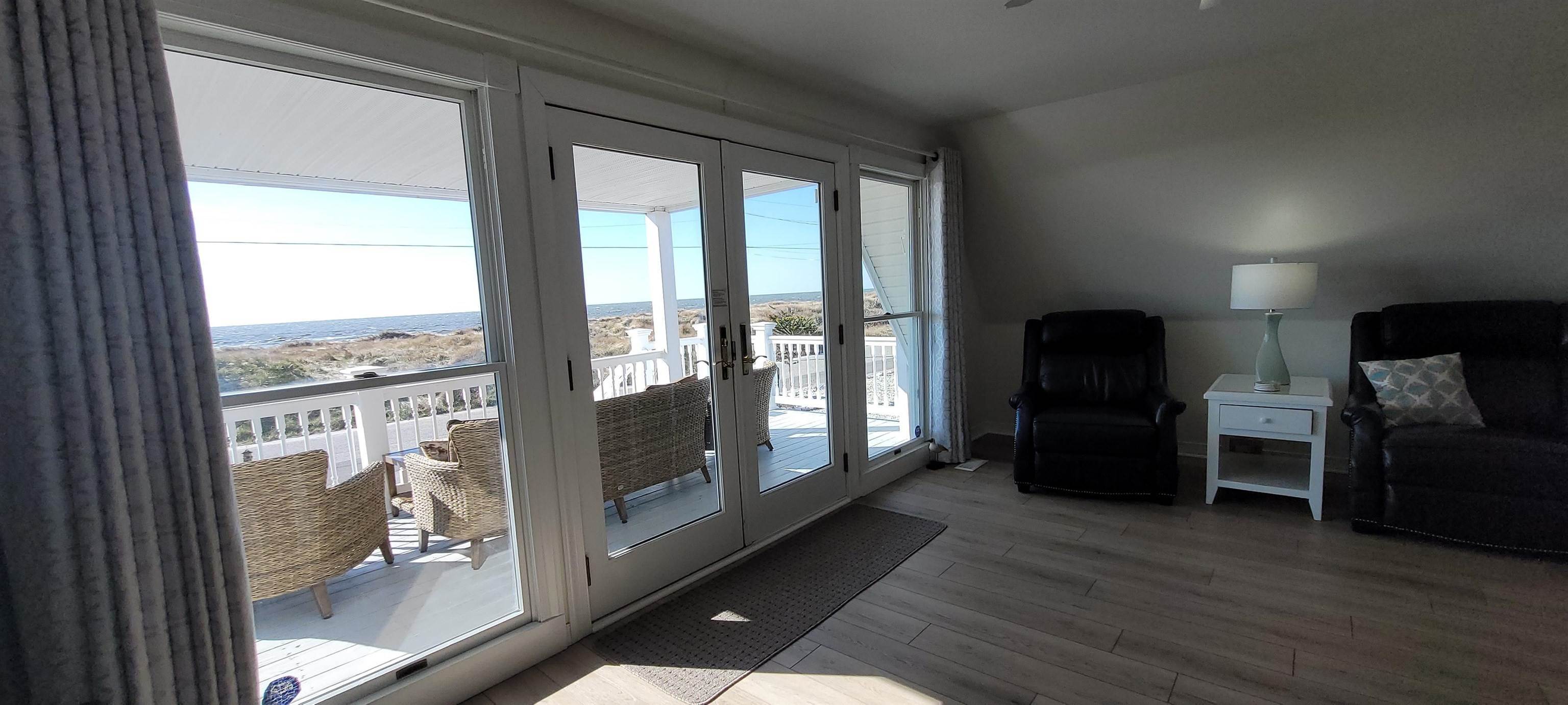 20. Single Family Homes for Sale at 4006 Shore Drive Cape May, New Jersey 08251 United States