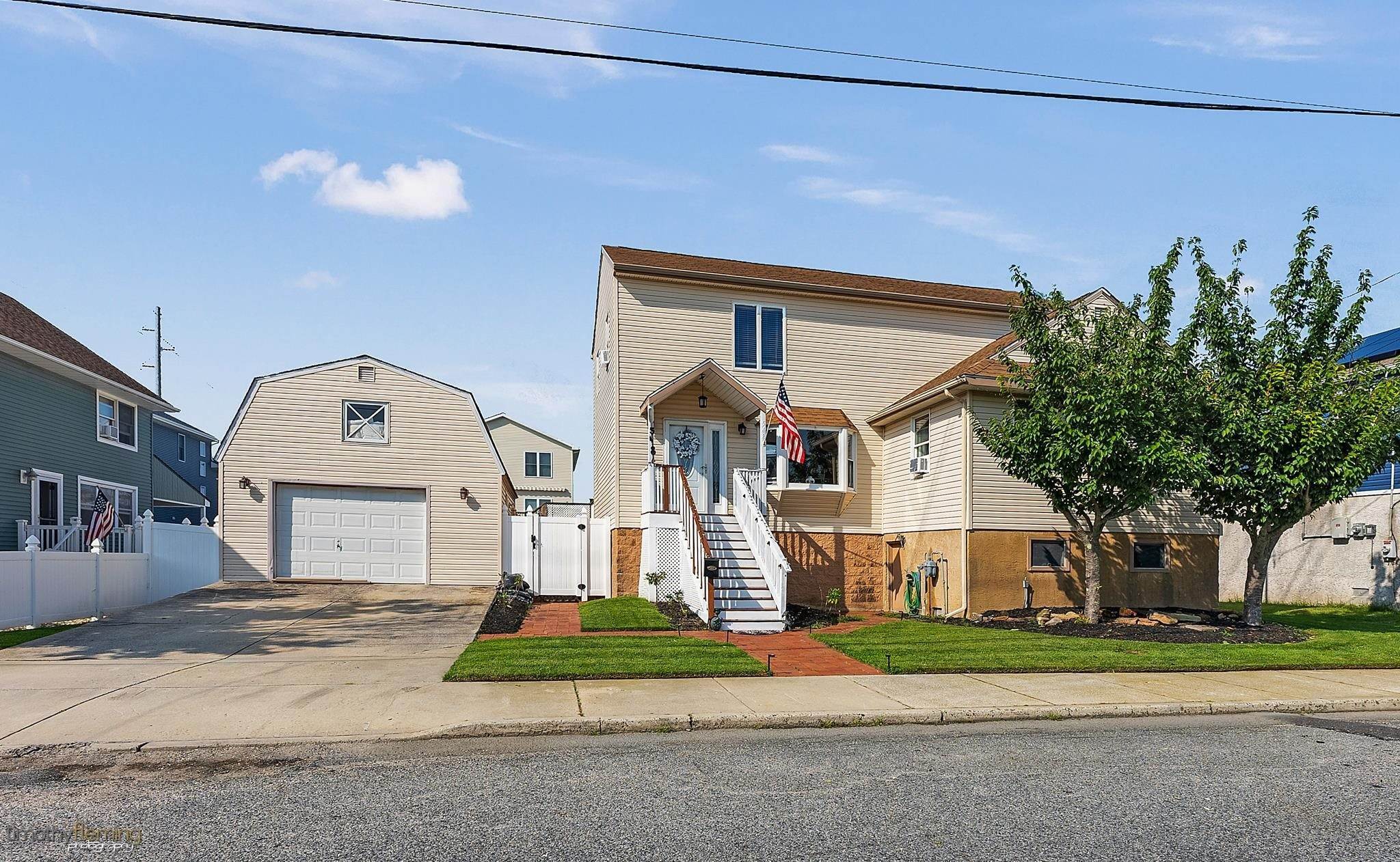 Single Family Homes 为 销售 在 548 W Pine Avenue West Wildwood, 新泽西州 08260 美国