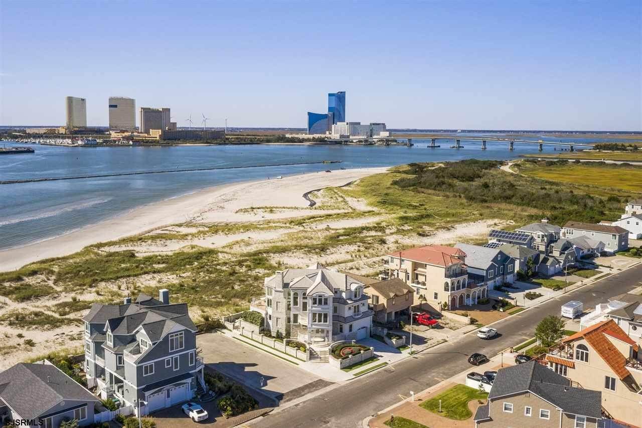 5. Single Family Homes for Sale at 32 W Ocean Drive Brigantine, New Jersey 08203 United States
