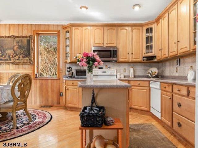 10. Single Family Homes for Sale at 144 E Boundary Avenue Mays Landing, New Jersey 08330 United States