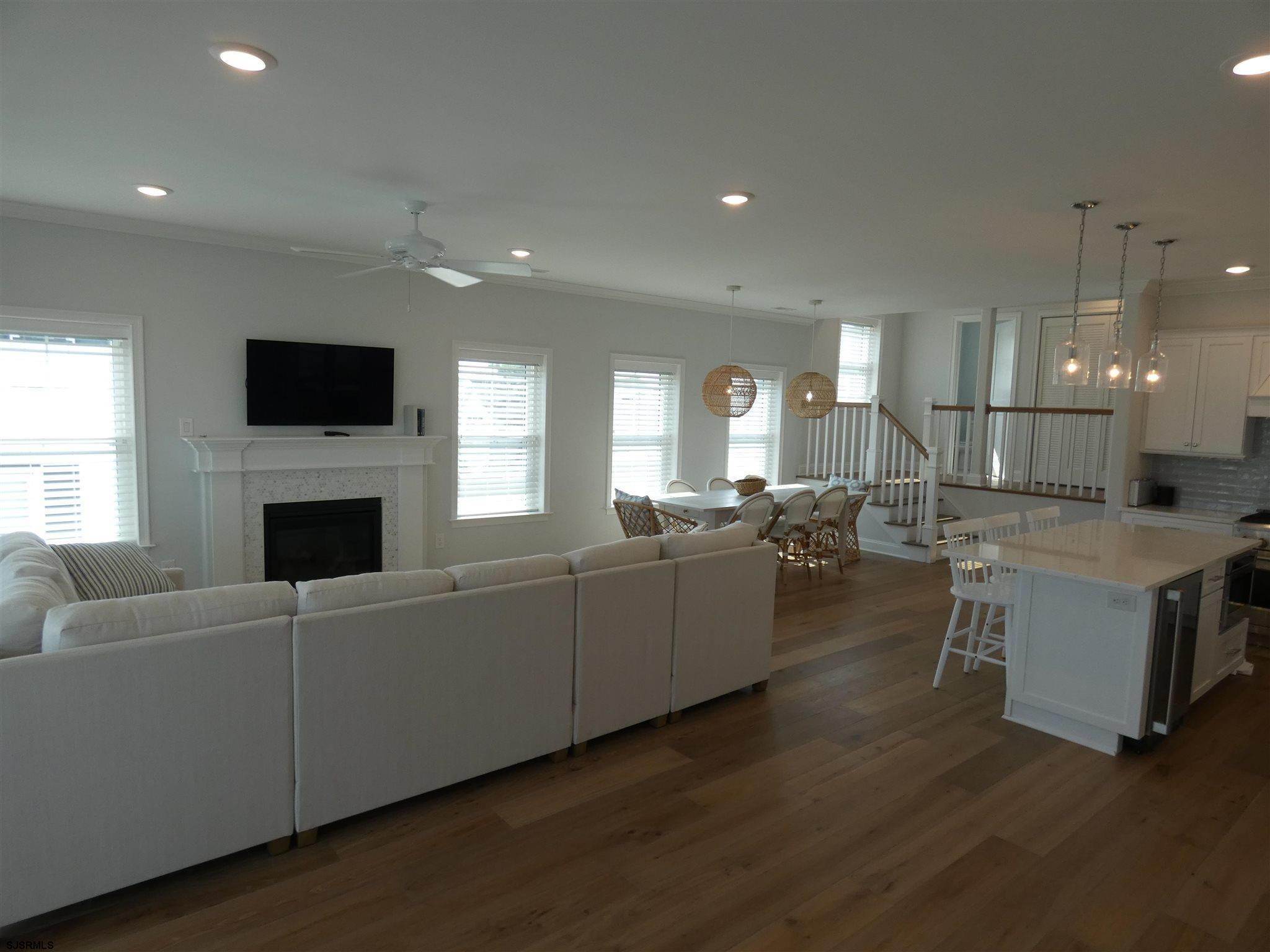 10. Single Family Homes for Sale at 3040 Central Avenue Ocean City, New Jersey 08226 United States