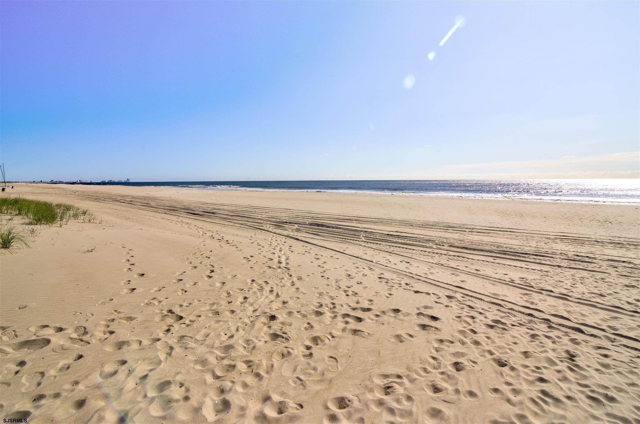 3. Condominiums for Sale at 5718 Central Avenue Ocean City, New Jersey 08226 United States