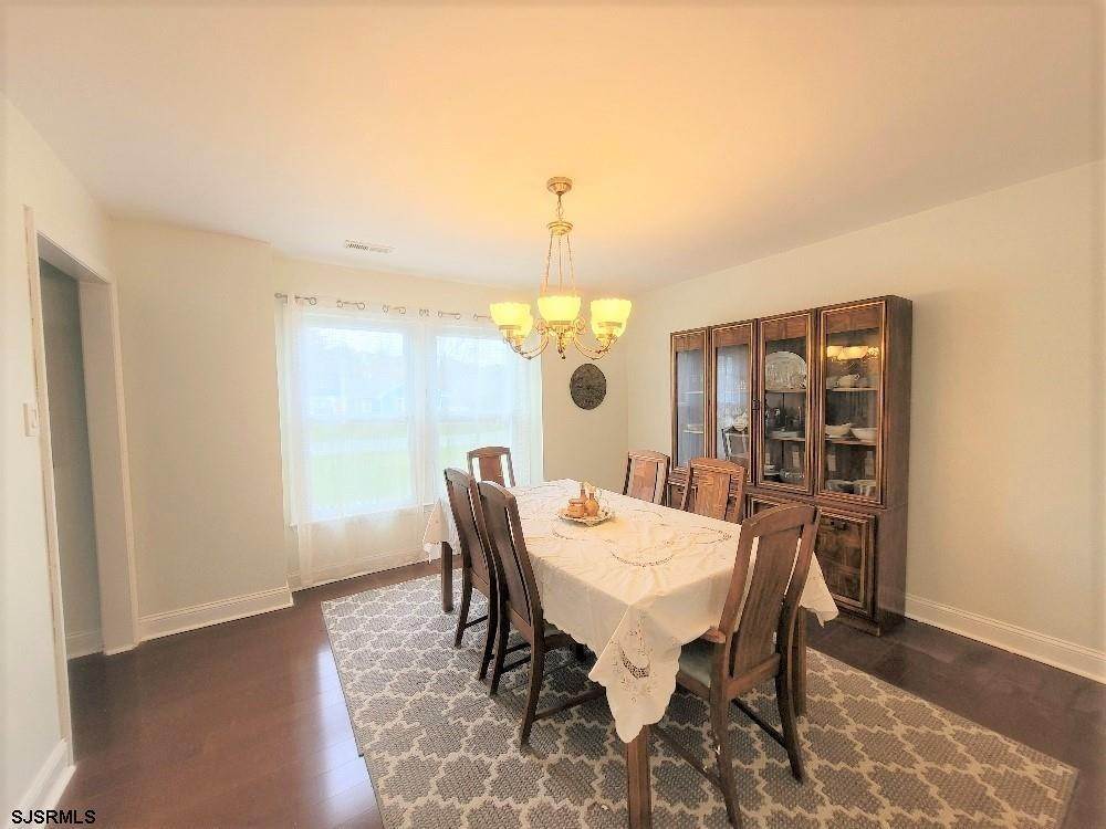 12. Single Family Homes for Sale at 5 Harvest Court Egg Harbor Township, New Jersey 08234 United States