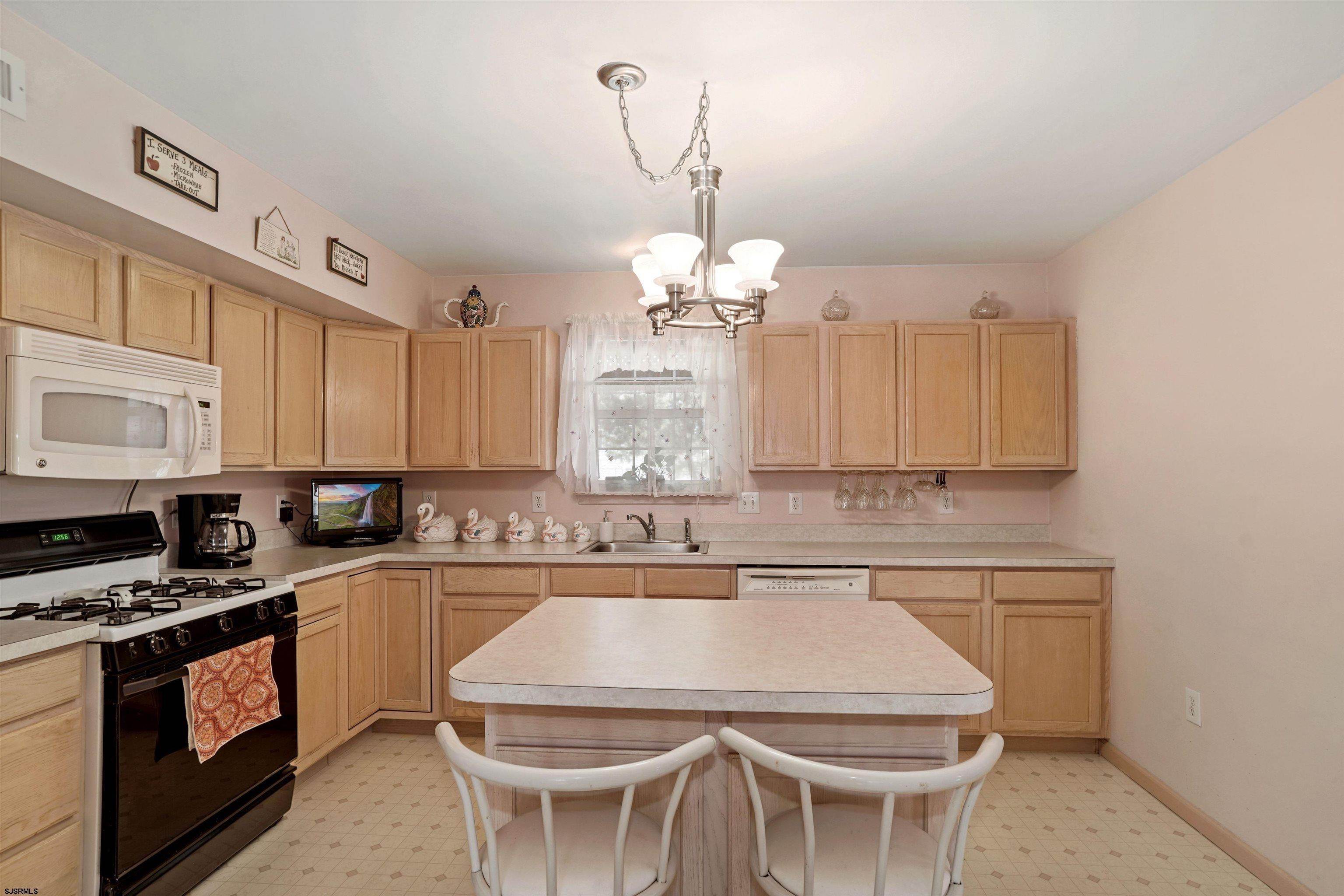 11. Single Family Homes for Sale at 101 Sycamore Avenue Avenue Egg Harbor Township, New Jersey 08234 United States