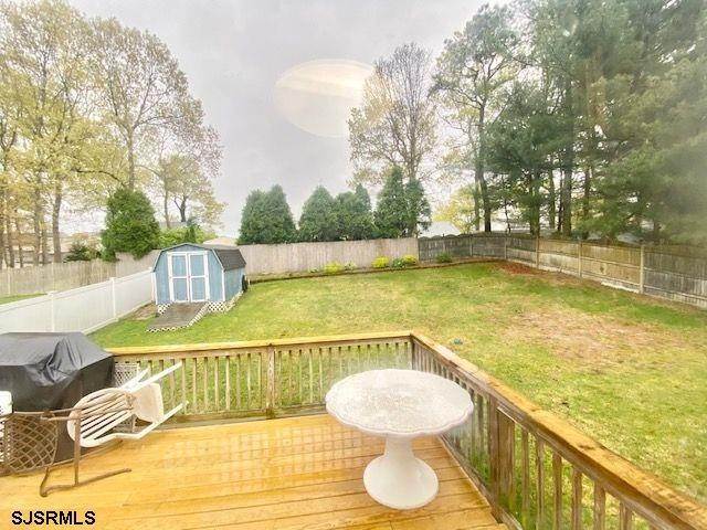 17. Single Family Homes for Sale at 121 Rochelle Lane Egg Harbor Township, New Jersey 08234 United States