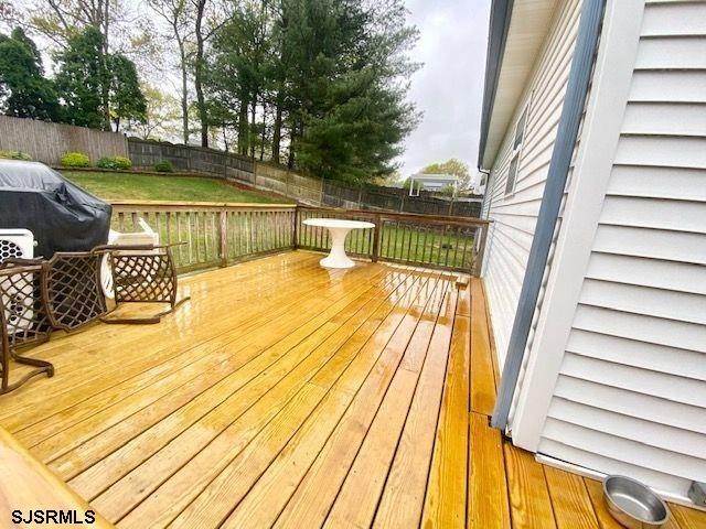 20. Single Family Homes for Sale at 121 Rochelle Lane Egg Harbor Township, New Jersey 08234 United States