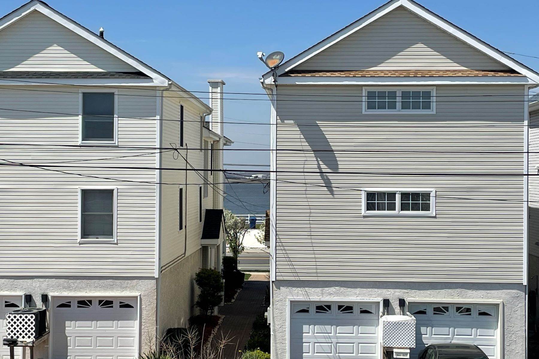 19. Condominiums for Sale at 206 Simpson Ave #2 206 Simpson Ave, #2 Ocean City, New Jersey 08226 United States
