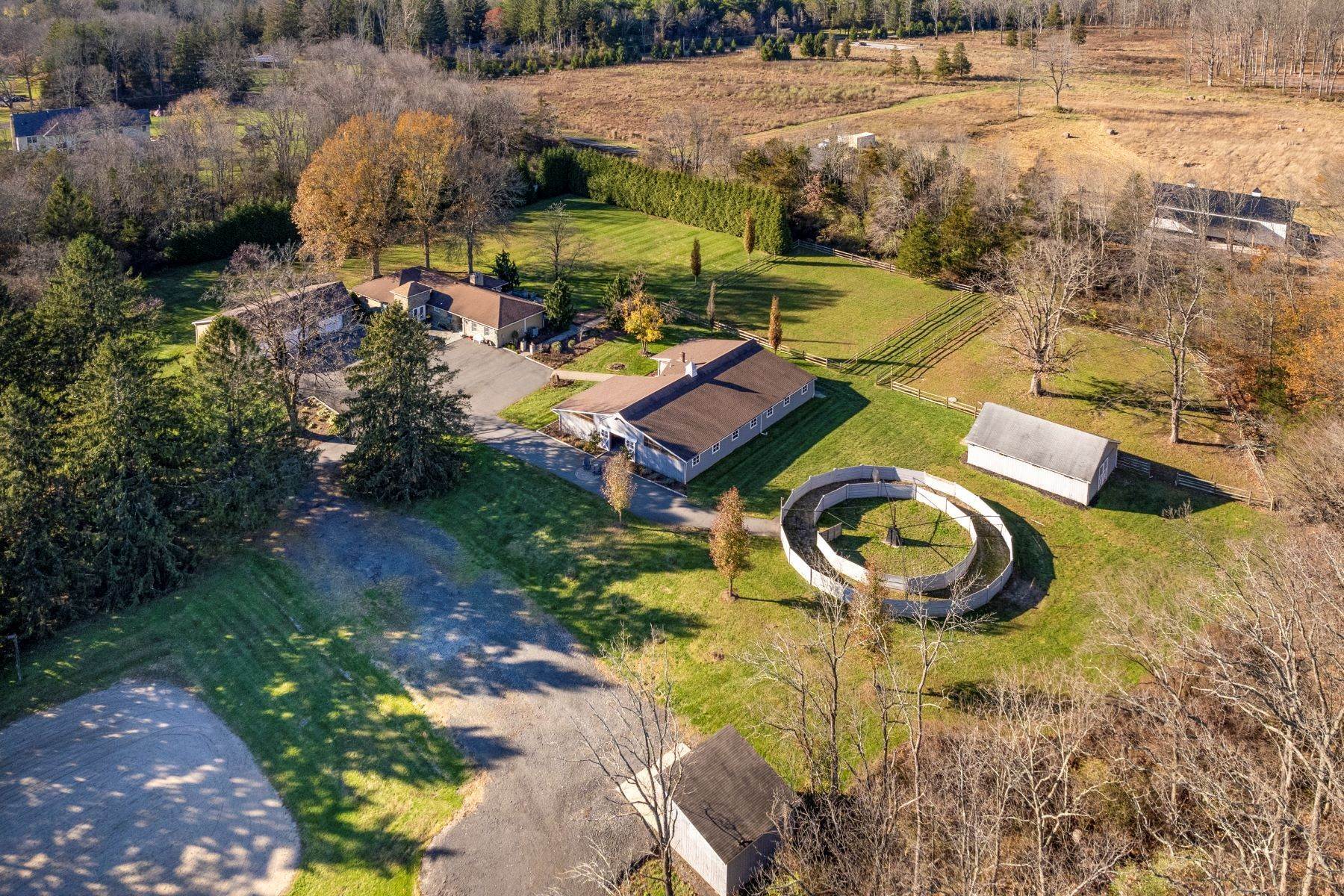 Farm and Ranch Properties 为 销售 在 A Picture-Perfect Playground for Uncompromising Horse Lovers 128 Lambertville Hopewell Road 霍普维尔, 新泽西州 08525 美国
